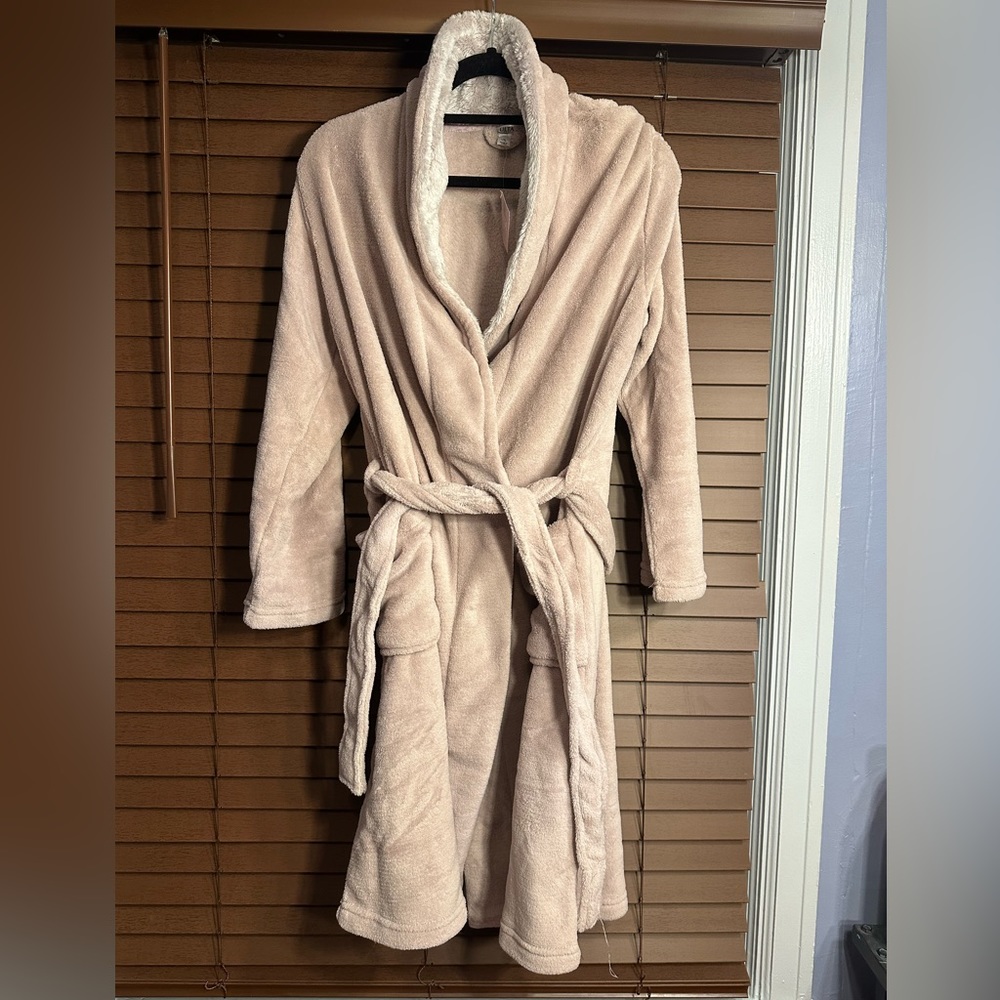 L/XL ULTA Bath Robe, new with tags. Dusty rose pink